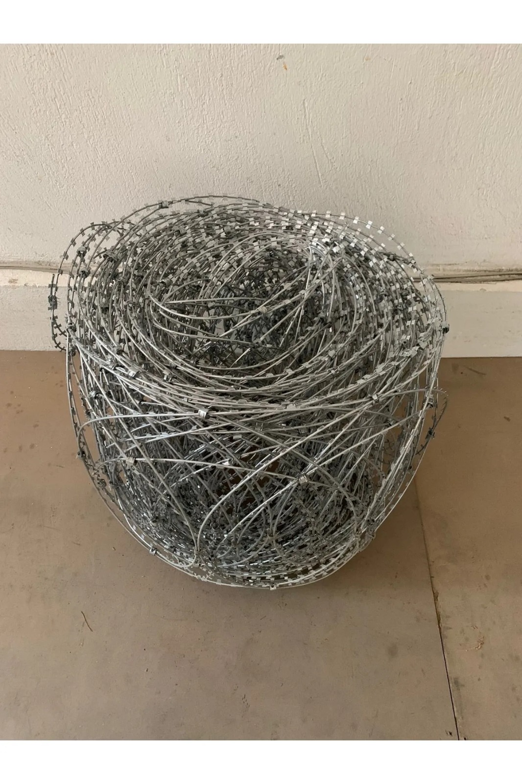 ( 45 cm x  10 mt ) Düzlemsel Jiletli Tel 1. Kalite Galvaniz Dekoratif Bahçe Çiti