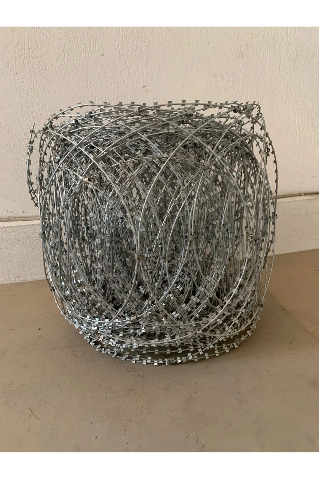 40 MT Düzlemsel Jiletli Tel 1. Kalite Galvaniz Dekoratif Bahçe Çiti